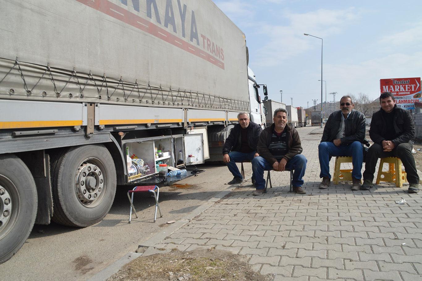 Gürbulak'ta 7 kilometrelik TIR kuyruğu oluştu